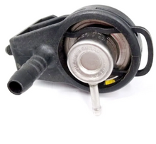 Cargar imagen en el visor de la galería, Regulador de Presión de Combustible Tomco 21992 – VW Sedán (Vocho) Fuel Injection - Escarabajo Refacciones & Accesorios