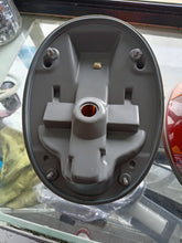 Load image into Gallery viewer, Par de Calaveras HELLA de 4 Focos para VW Sedán 1974–1978 - Escarabajo Refacciones & Accesorios