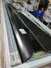 Cargar imagen en el visor de la galería, KIT DE ESTRIBOS ORIGINALES PARA VW SEDAN - Escarabajo Refacciones & Accesorios