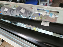 Cargar imagen en el visor de la galería, KIT DE ESTRIBOS ORIGINALES PARA VW SEDAN - Escarabajo Refacciones & Accesorios