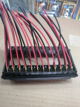 Cargar imagen en el visor de la galería, Caja de fusibles con LED y fusibles tipo pala para VW Sedán Vocho - vista 3