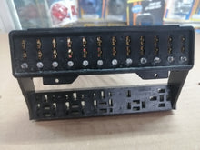 Cargar imagen en el visor de la galería, Caja de fusibles con LED y fusibles tipo pala para VW Sedán Vocho - vista 2
