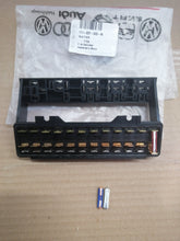 Cargar imagen en el visor de la galería, Caja de fusibles original para Volkswagen Sedán Vocho - vista 2