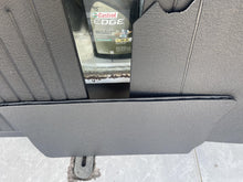 Cargar imagen en el visor de la galería, Tapas de Puertas y Taloneras VW Sedán Vocho 1973-2003 Color Negro con Bolsa Premium en Vinil Original Hechas en México
