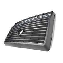 Cargar imagen en el visor de la galería, Parrilla delantera original Volkswagen para VW Combi 1800i - vista 4 sobre fondo blanco
